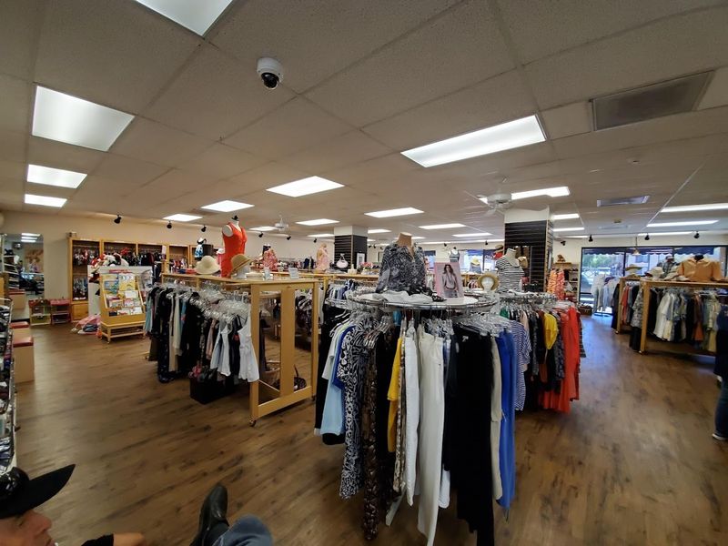 16 Huge Secondhand Stores In Arizona That Are Worth The Trip 7 Delivering Dreams Thrift Boutique - Phoenix, Arizona
