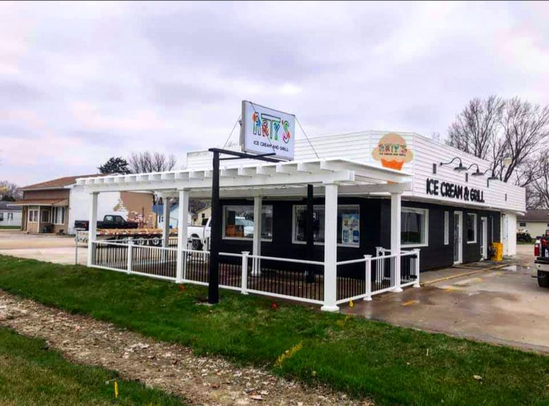 Arty's Ice Cream & Grill - Wilton, Iowa