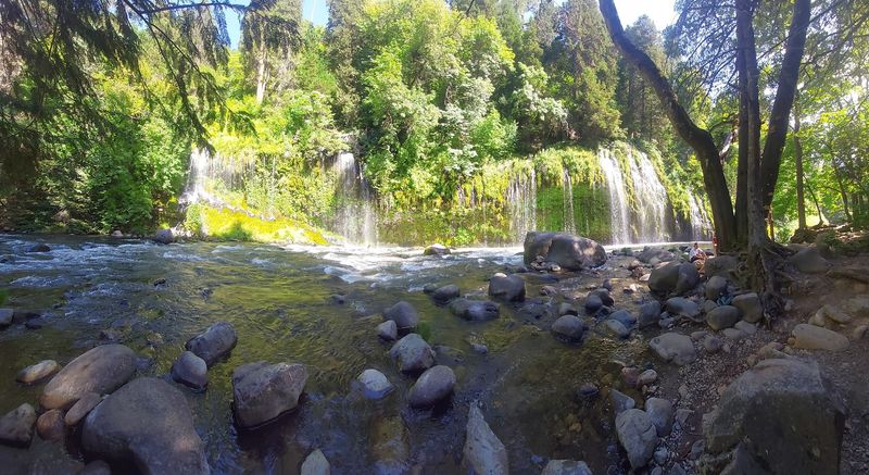 17 California roadside attractions that are actually worth pulling over for 8 Mossbrae Falls - California