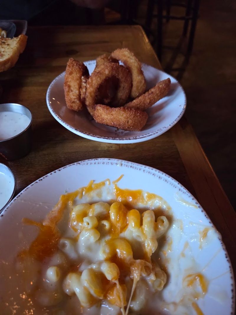 Creamy Mac and Cheese Side Dish