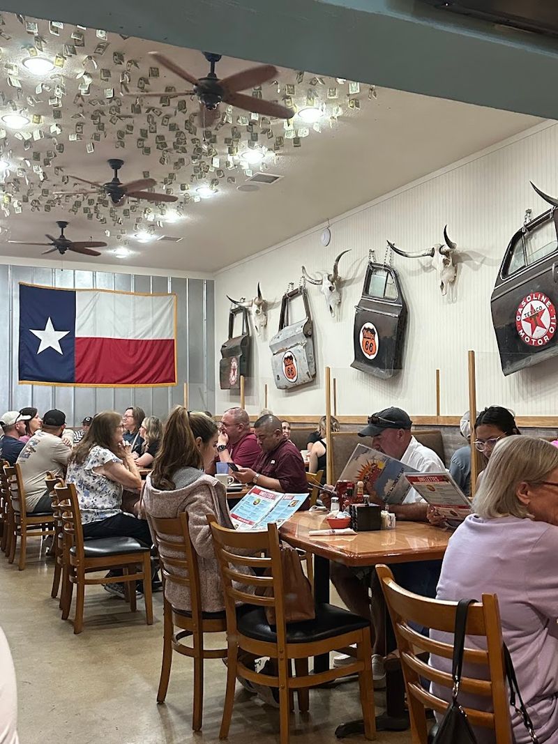 The Atmosphere: Rustic, Cozy, and Completely Unpretentious