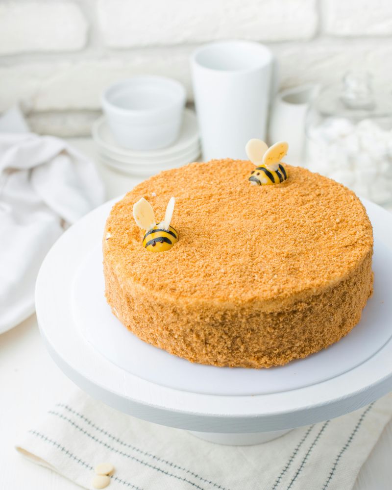 21 Everyday Foods That Taste Even Better Than They Did Years Ago 19 Honey cake
