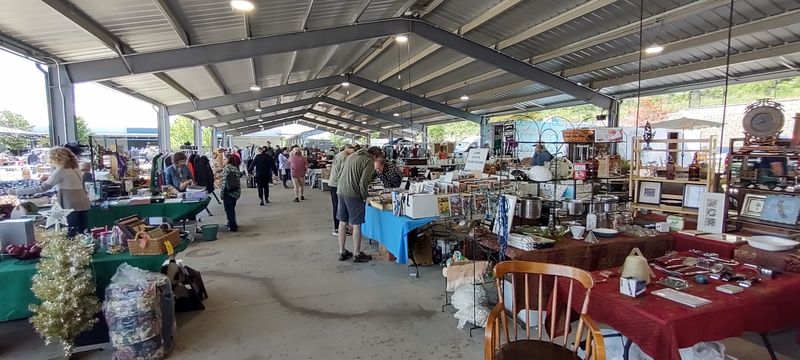 A huge Tennessee flea market filled with rare finds at very low prices 13 Monthly Event Schedule and Timing