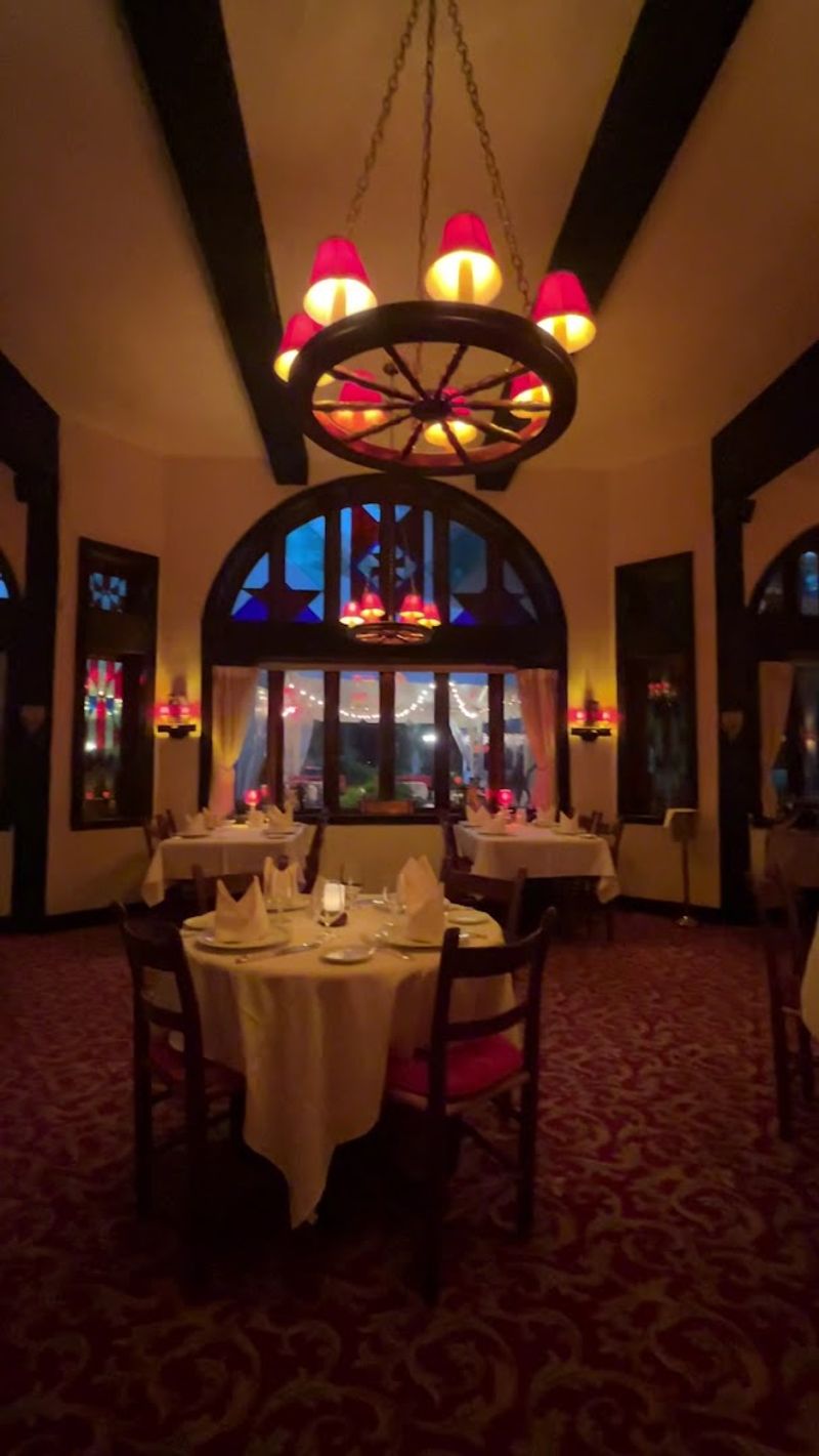 This Hidden Restaurant In Virginia Serves French Onion Soup That's Worth Every Mile 8 Old-World French Hospitality That Feels Genuinely Warm