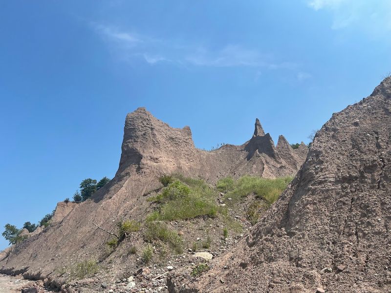 Best Times to Visit Chimney Bluffs
