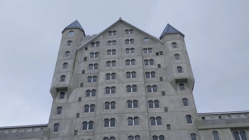 The Grand Castle Apartments - Grandville, Michigan