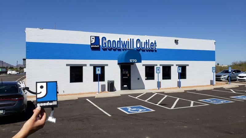 16 Huge Secondhand Stores In Arizona That Are Worth The Trip 12 Goodwill Outlet Store And Donation Center - Tucson, Arizona