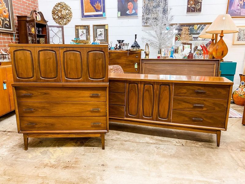 This huge antique store in Tennessee is worth a visit 4 Mid-Century Modern Furniture Worth the Hunt