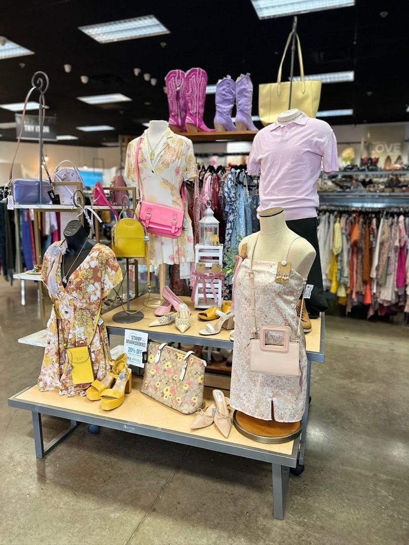 A huge Arizona thrift store where $35 fills your cart 4 A Surprisingly Well-Organized Store Layout