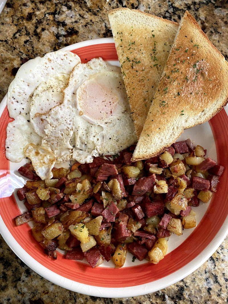 23 Timeless Breakfast Dishes Worth Rediscovering 10 Corned Beef Hash