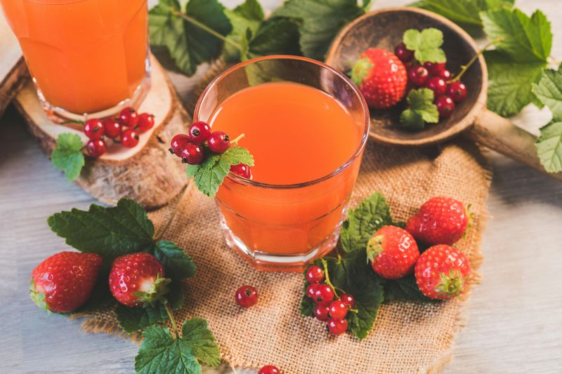 23 Foods That Many People Think Are Healthy - But Often Aren’t 5 Fruit juice