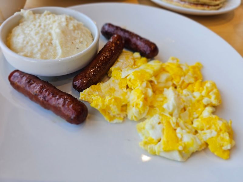 Cheesy Grits Worth Every Single Bite