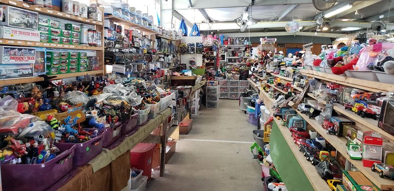 Antiques and Vintage Finds Worth Hunting For