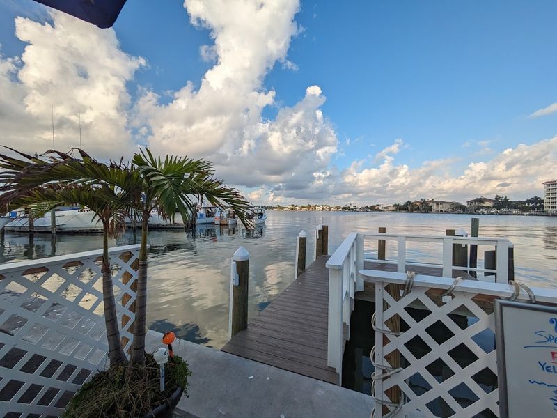 Wahoo's Waterfront Restaurant – Cortez