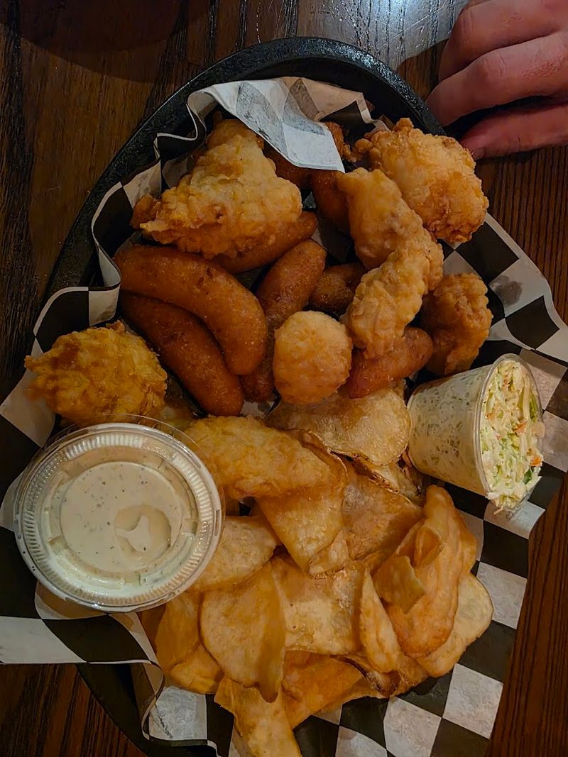 Captain Tom's Seafood & Oyster Bar - Kernersville, North Carolina