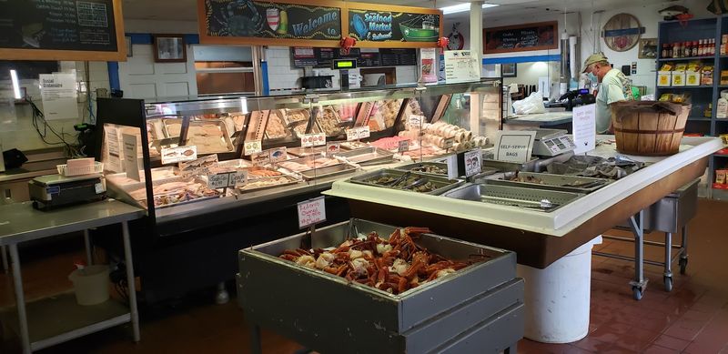 Graham & Rollins Hampton Seafood Market - Hampton, Virginia