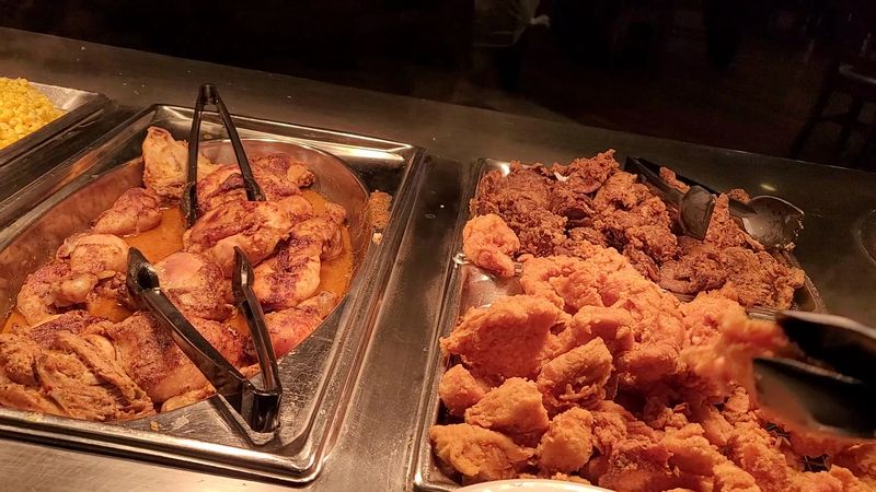 People Drive For Hours To Try The Meatloaf At This Virginia Buffet Restaurant 4 Crispy Fried Chicken Worth Every Bite