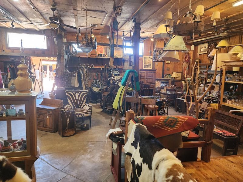 12 Huge Flea Markets In Arizona That Some Shoppers Prefer Over Costco 12 Western Village - Payson, Arizona