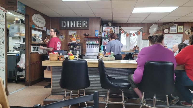 Cash-Only Old-School Charm