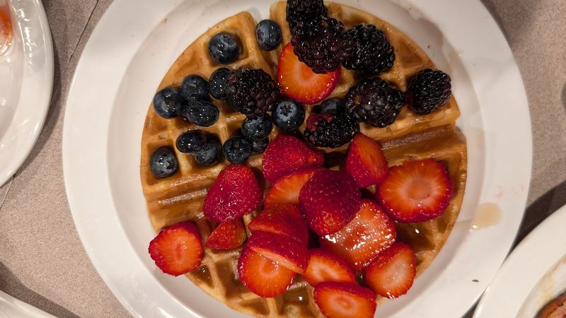Waffle with Pecans: A Server Recommendation Worth Taking