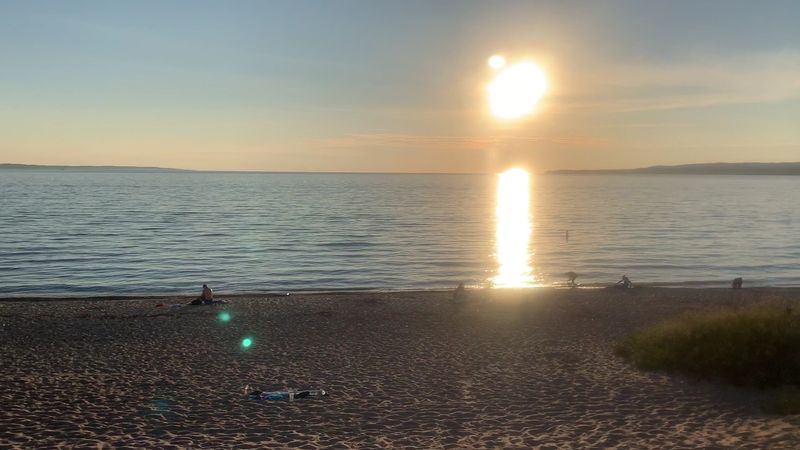 The Mile-Long Bayside Beach Experience