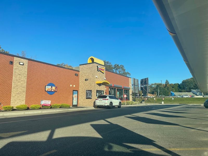 15 Pennsylvania Diners and Fast Food Spots That Still Serve Up Classic American Favorites 10 Sonic Drive-In - Erie, Pennsylvania