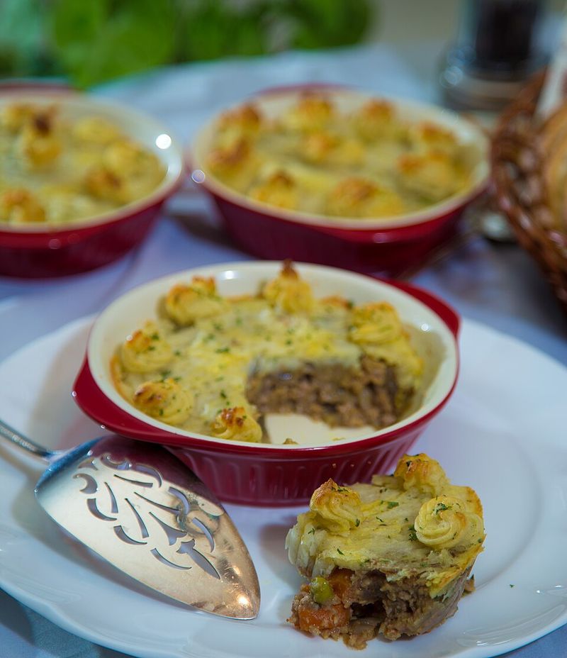 22 Old-School Dishes Nobody Wants to Admit Still Taste Better Than Modern Food 7 Shepherd’s pie