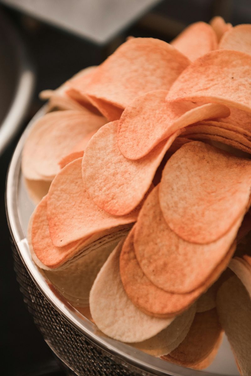 20 Foods That Can Easily Turn Into a Habit Before You Notice 4 Potato chips