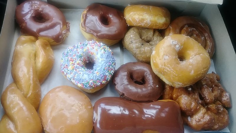 Florida's Best Croissant Is Made At This Iconic Donut Shop 6 Apple Fritters With Old-School Charm