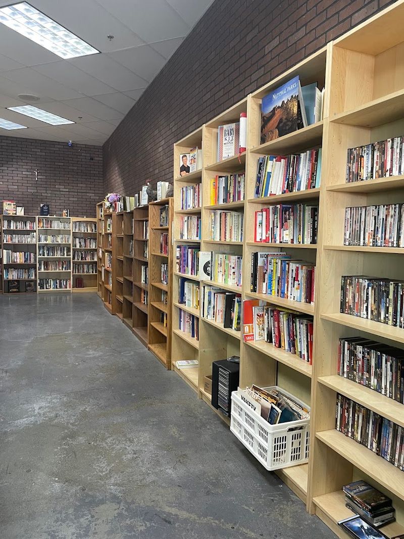A huge thrift store in Nevada where $25 gets you plenty of great finds 4 Books, Records, and Entertainment Finds