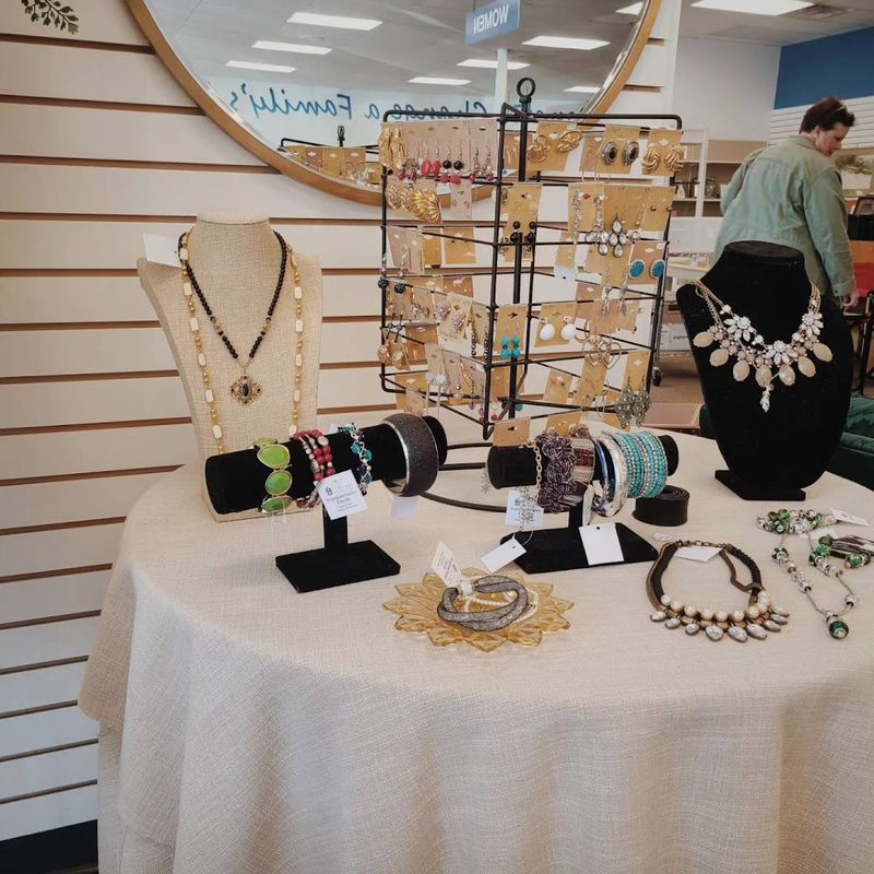 Jewelry cases worth a careful look