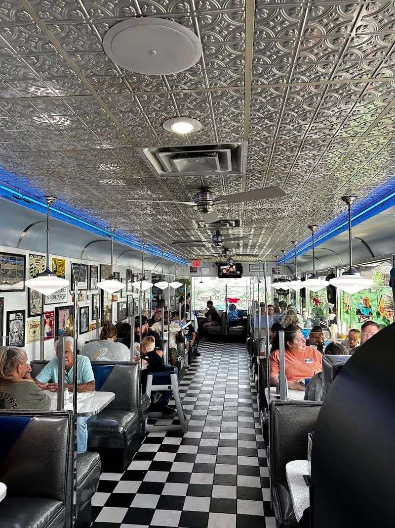 This Tennessee Restaurant Is Known for Its Incredible Banana Splits 11 A Go-To Spot for Large Groups and Families