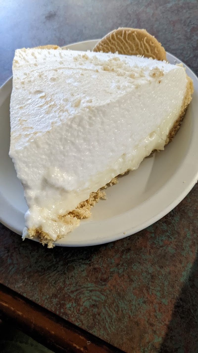 The Best Homemade Pies In Tennessee Come From This Old-Fashioned Restaurant 5 Chocolate Meringue Pie Done the Right Way