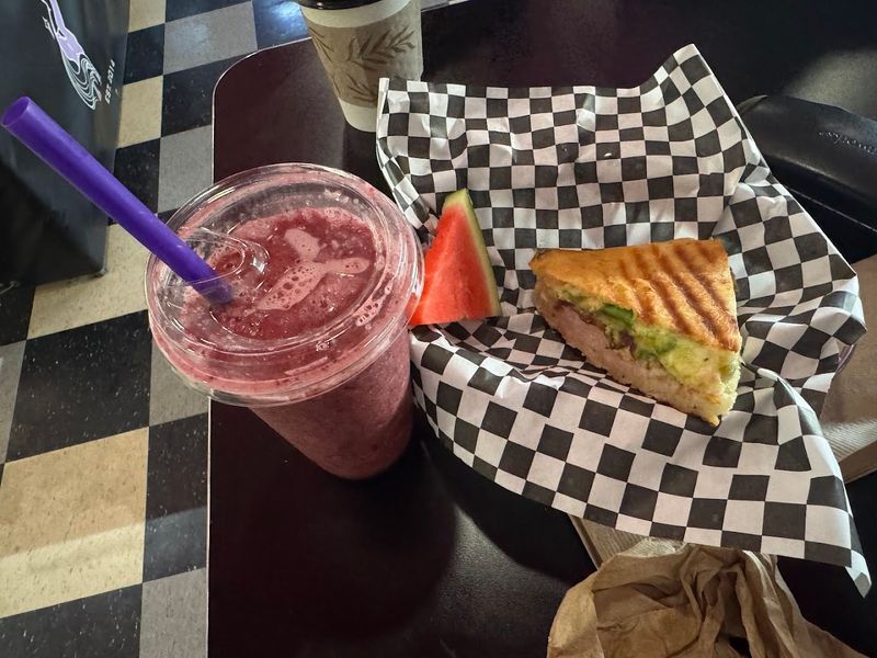 Smoothies That Refresh and Satisfy