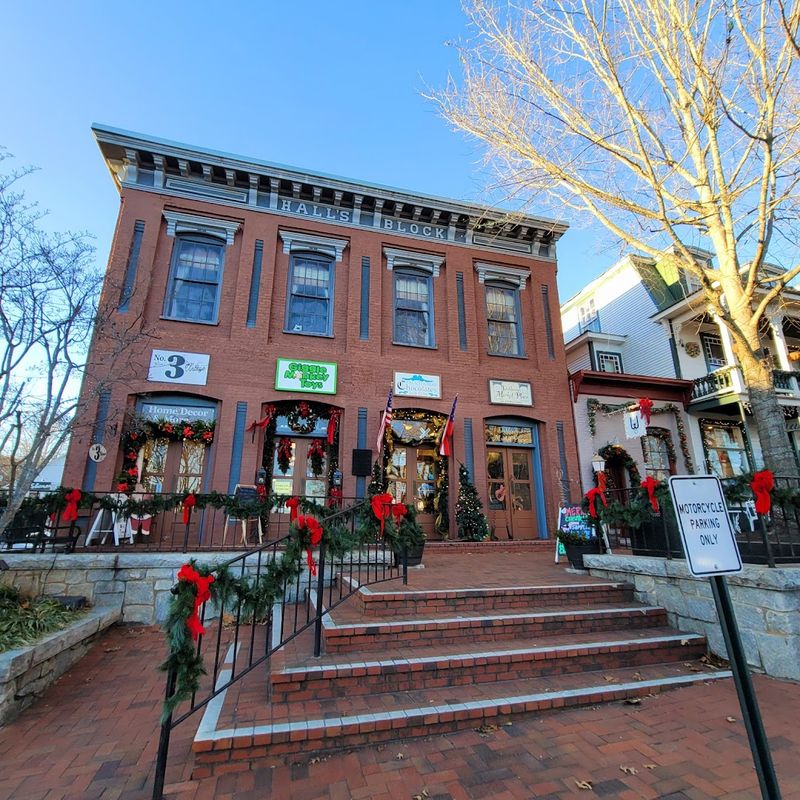 Wine Tasting Rooms Around the Square