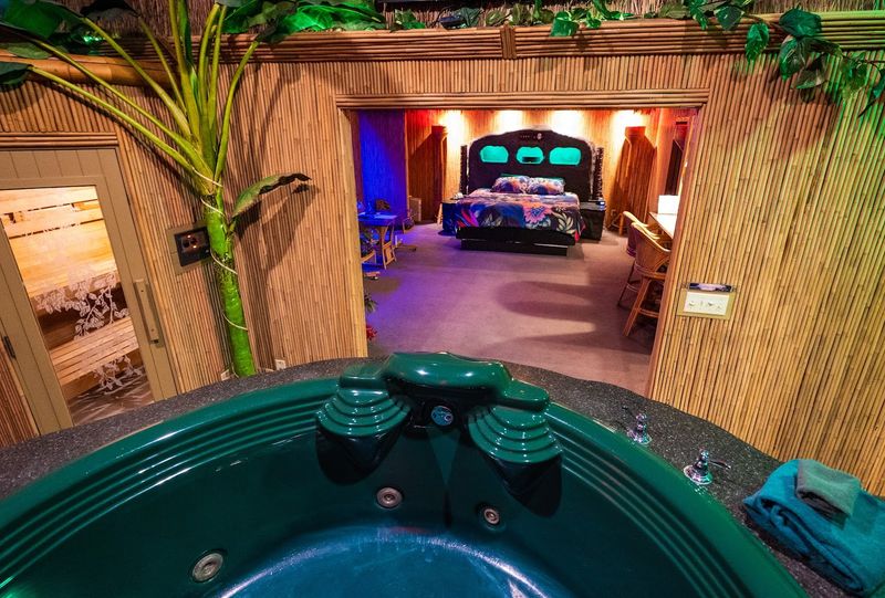 Tips for Booking the Best Fantasy Suite Stay