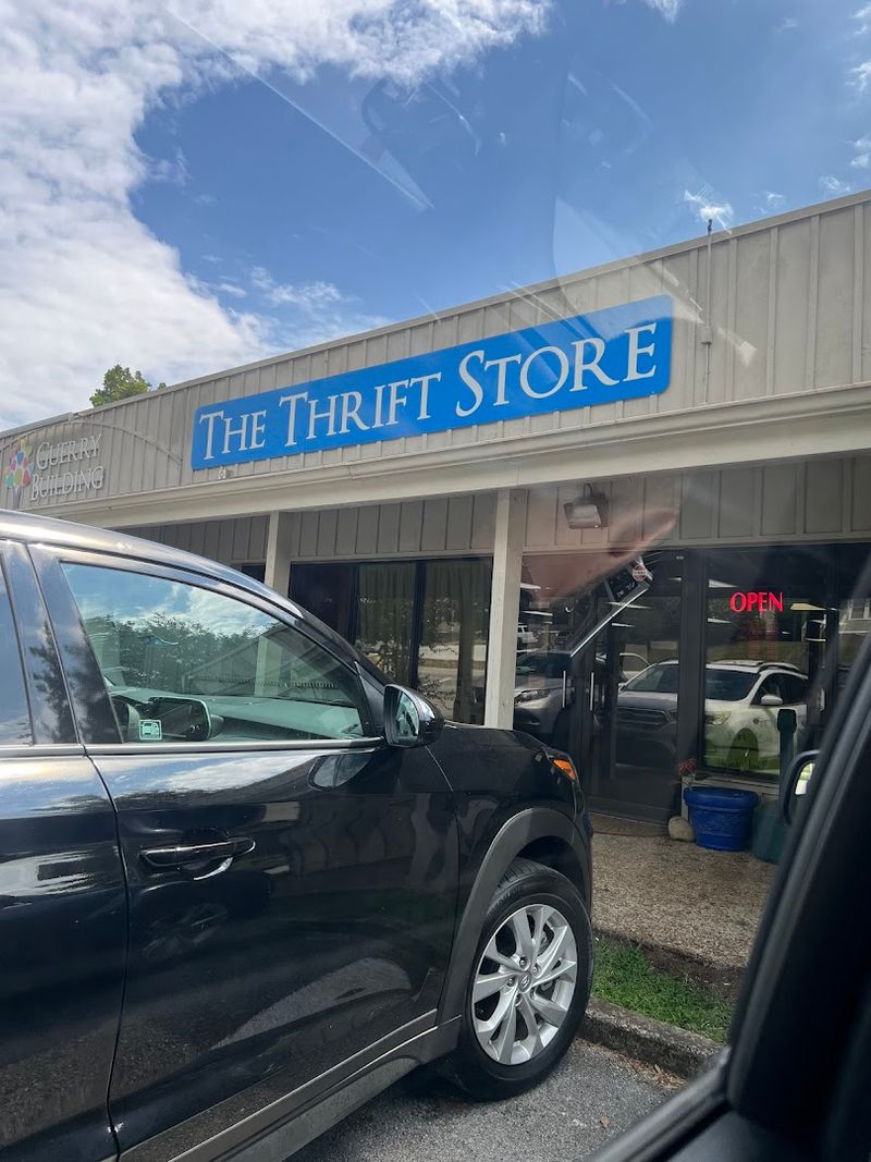 Convenient Location, Hours, and Parking in Red Bank