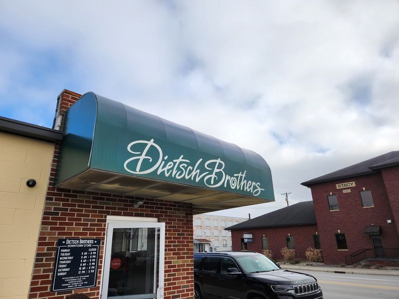 Conveniently Located Near the Expressway