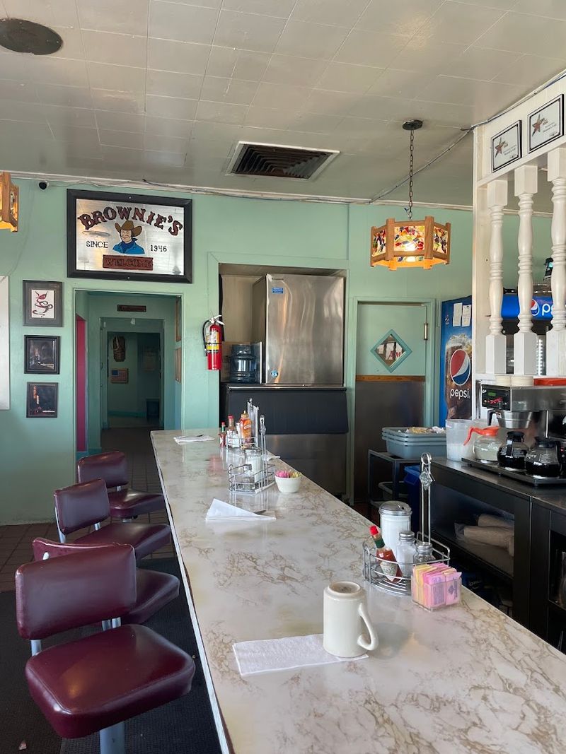 A classic Arizona diner known for its amazing fish and chips 8 A Retro Atmosphere Loaded with Character and Charm