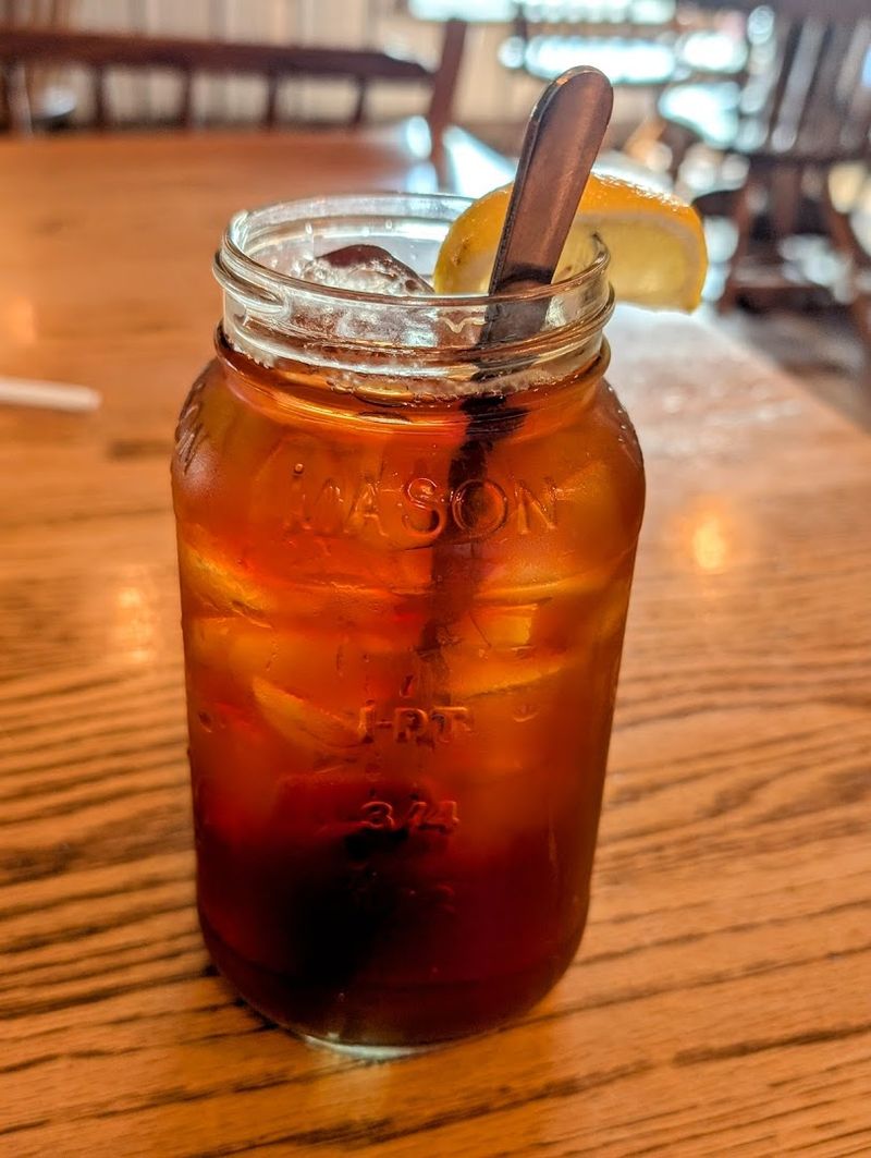 Mason Jar Drinks: A Small Detail That Makes a Big Impression