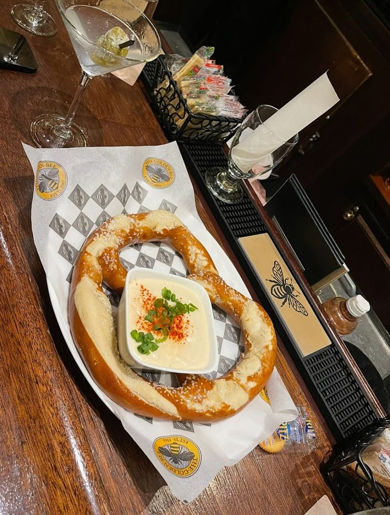 Pub Cheese and Crackers Welcome