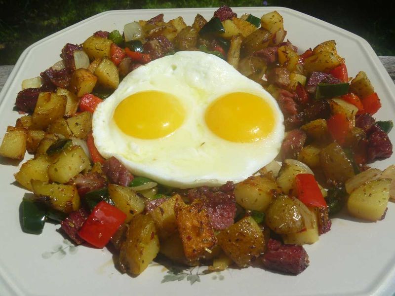 23 Classic Breakfasts We Don't Appreciate Enough Anymore 3 Corned Beef Hash with Eggs