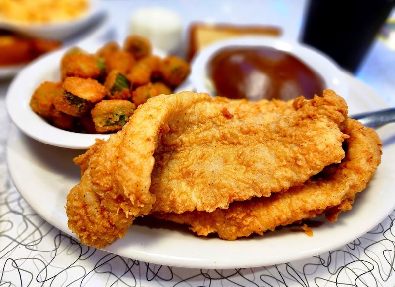 This Tennessee Restaurant Is Known for Its Incredible Banana Splits 7 Country Fried Steak with All the Fixings