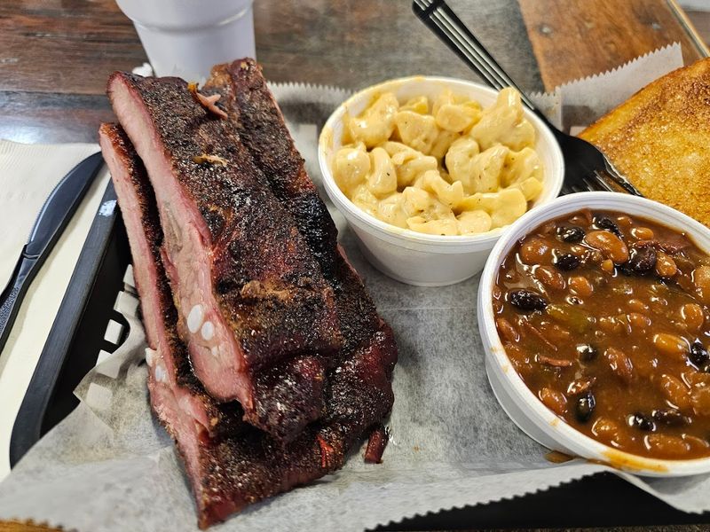 This Small Family-Owned BBQ Spot In Florida Is One Of The Best In America 7 Mac and Cheese So Good People Order It Twice