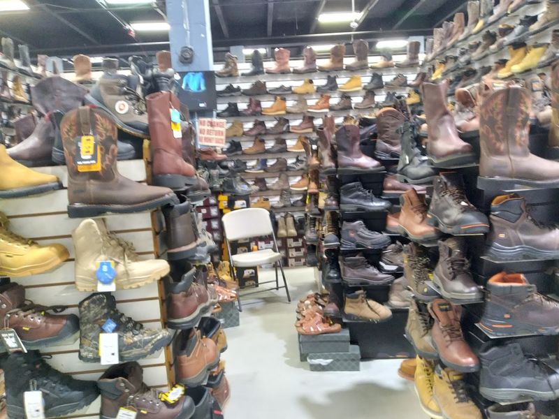 16 huge Florida flea markets you should visit 13 Opa Locka Indoor Flea Market - Opa-locka, Florida