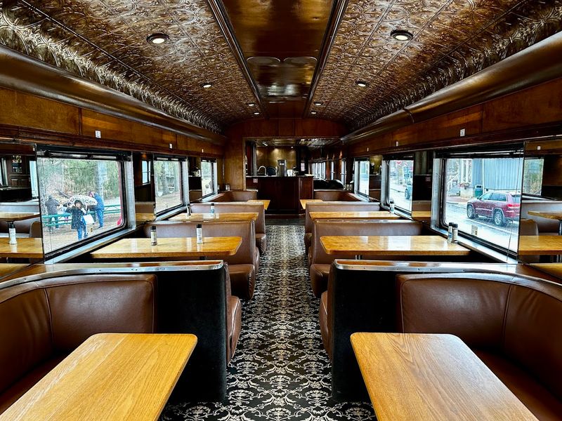 First Class Experience With Dining and Comfort