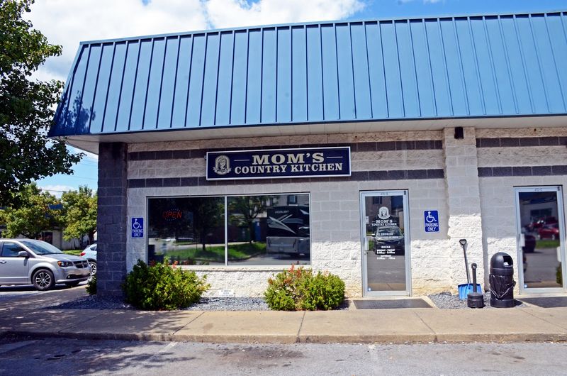 Mom's Country Kitchen - Front Royal, Virginia