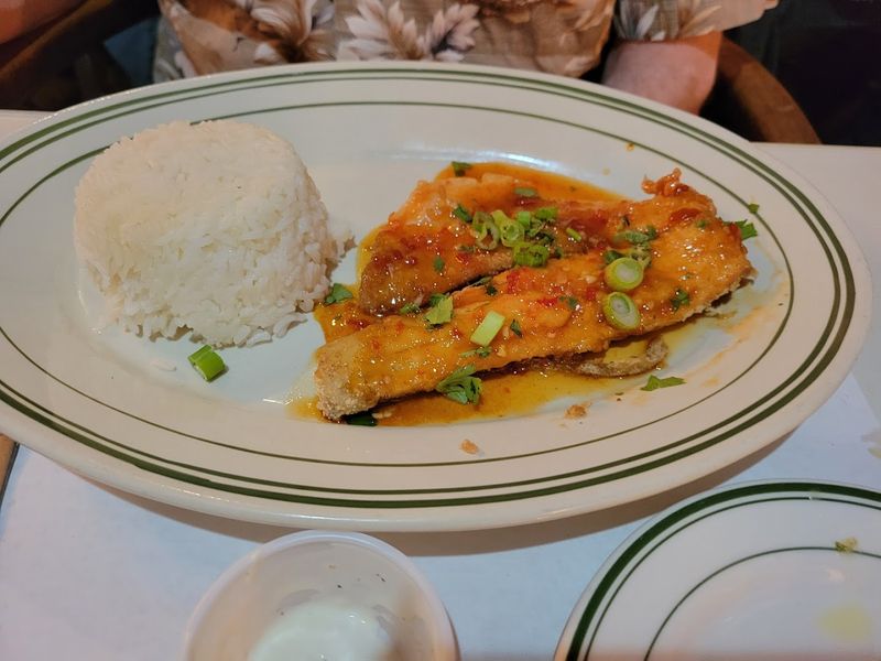 12 Hidden Seafood Spots in Florida Serving Amazing Dishes 12 Captain's Tavern Restaurant - Miami, Florida