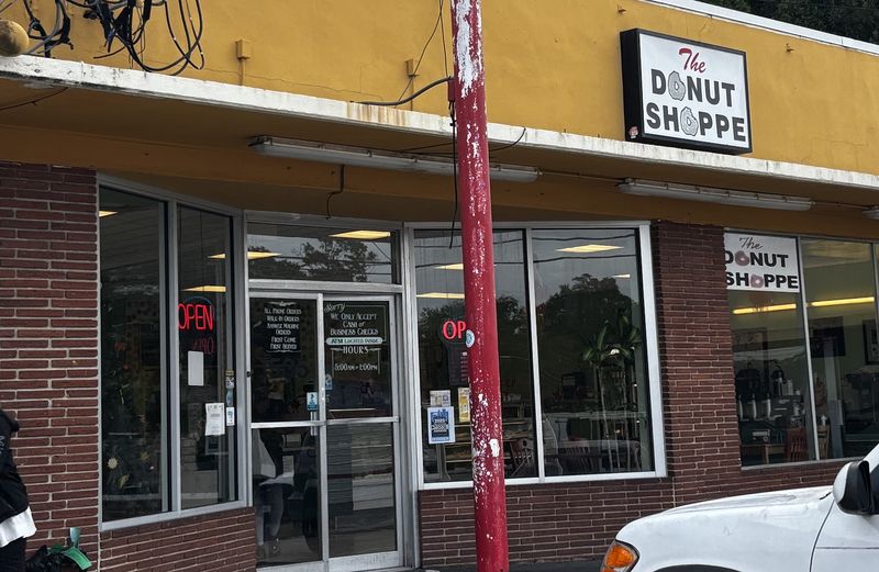 Cash Only Policy With a Convenient ATM On-Site