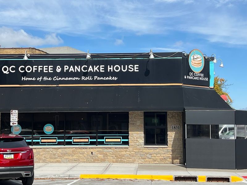 Easy Hours and a Convenient Downtown Location